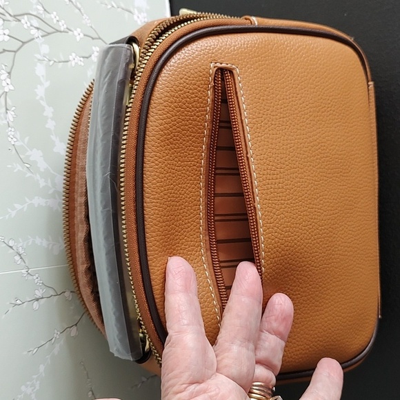 K Crossbody - Picture 5 of 9